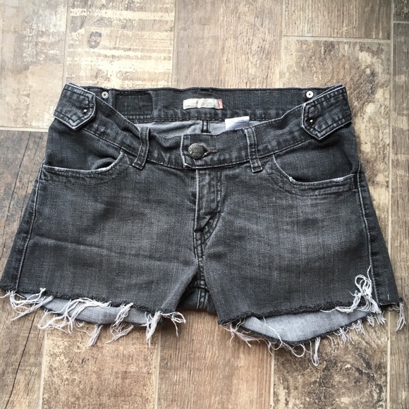 Levi’s | Cut Off Shorts - Picture 2 of 5
